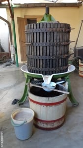 Presa struguri, scule vinificație