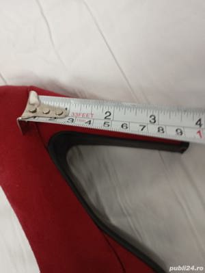 Pantofii scufitei roșii  - imagine 2