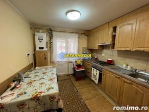 Apartament 2 camere decomandat de vanzare in Alba Iulia zona Cetate etaj 3 mobilat complet - imagine 4