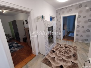 Resita, de vanzare casă P+2E, curte și gradină, zona Centrală - imagine 12