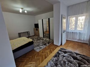 Resita, de vanzare casă P+2E, curte și gradină, zona Centrală - imagine 19