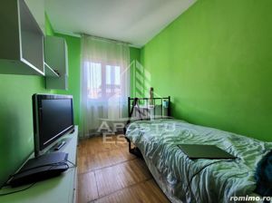 Apartament cu 3 camere, decomandat, zona Lipovei - imagine 3