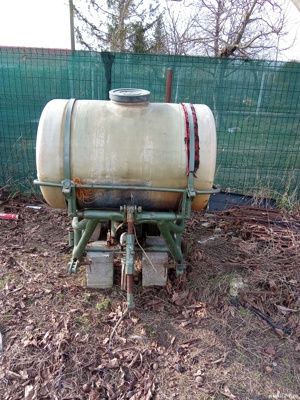 Vând  sau schimb pompă pentru vie