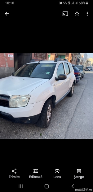 Far stânga Dacia Duster