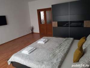 închiriez in regim hotelier apartament mare cat o casa (capacitate 8 persoane) Oradea  - imagine 4