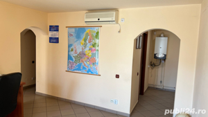 vand apartament 2 camere etaj 2-4, zona centrala - imagine 2