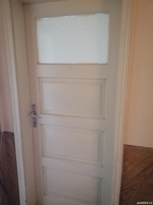 Uși și geamuri din lemn masiv brad