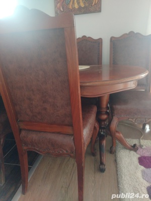 Vând masa cu 6 scaune tapițate cu piele ecologica în stare buna lemn 