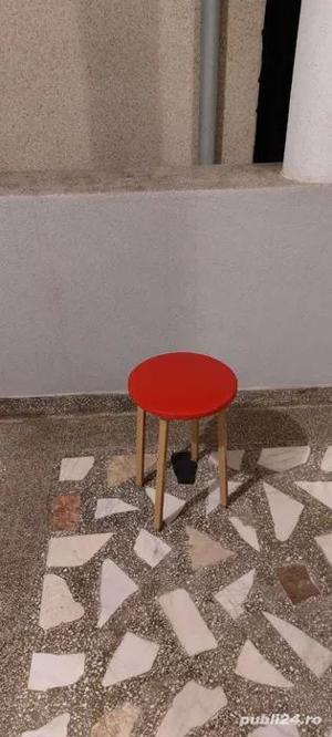 Vand 4 scaune (taburete) de bucatarie
