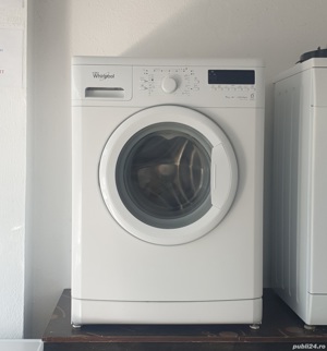Masina de spălat rufe Whirlpool. 