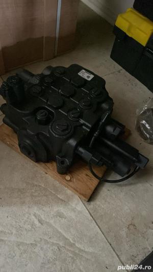 Distribuitoarte fata si spate pentru utilajele JCB - imagine 3