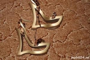 Vand sandale Dolce&Gabbana marimea 37 - imagine 3