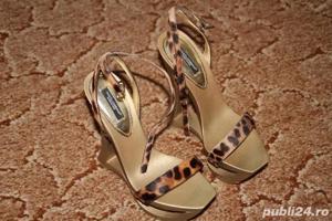 Vand sandale Dolce&Gabbana marimea 37 - imagine 2