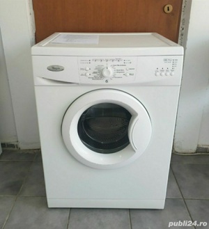 Masina de spălat rufe Whirlpool. 
