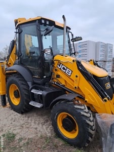 Inchiriez  buldoexcavator 