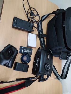 cameră video JVS cu casetă 