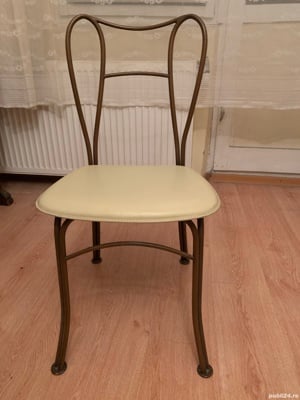 Set Scaune stilizate tapitzate cu piele 