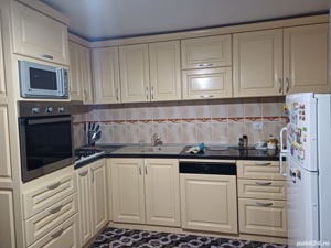 mobila lemn la comanda