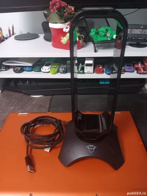 Stand casti Trust Cintar GXT 265, Iluminare RGB, Negru