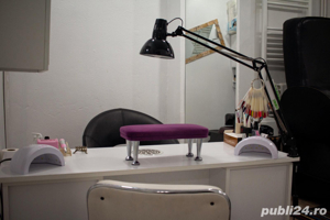 Inchiriez post manichiura - pedichiura in salon infrumusetare