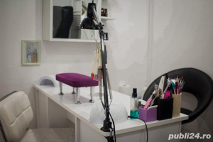 Inchiriez post manichiura - pedichiura in salon infrumusetare - imagine 2