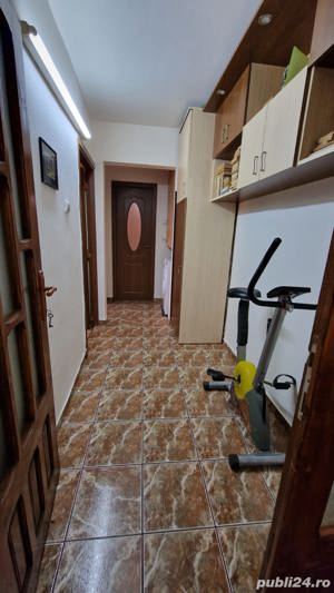 Proprietar, inchiriez ap. cu 3 camere in zona Lunei, 70 mp, decomandat, centrala proprie pe gaz - imagine 2