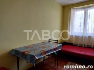 Apartament 3 camere etaj 2 balcon pivnita Piata Noua Cisnadie - imagine 2