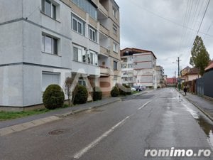 Apartament de inchirat 3 camere decomandate etaj 2 Piata Noua Cisnadie - imagine 1