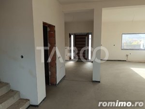 Casa cu vedere la munte 5 camere 3 bai 175 mpu Cisnadie  - imagine 5