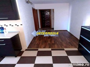 Apartament cu 3 camere decomandat de vanzare Cetate - imagine 3