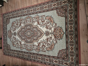 Vând covor 155cm latime   250 cm lungime plus încă unul gratis