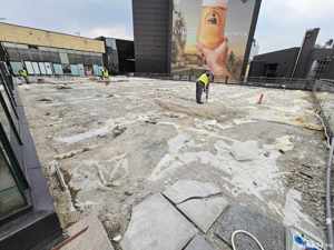 Executam demolari cu miniexcavator, buldoexcavator si basculabile de 3.5 tone - imagine 9