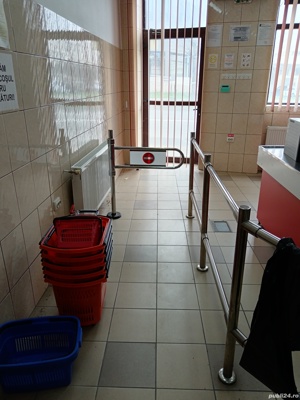 Vând mobilier magazin, rafturi, vitrină mezrluri, raft frigorific, vitrine sucuri duble simple - imagine 3