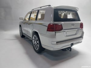 Macheta Toyota Land Cruiser 1.24 Alb