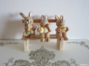  decoratiune  3 Iepurasi pe banca -vintage Germania 1980
