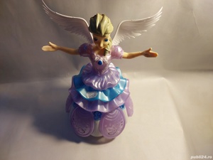 Papusa frozen muzical luminos