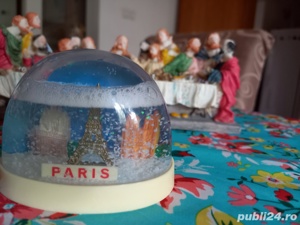 PARIS TURNUL EIFFEL PEISAJ DE IARNA GLOB CU FULGI DE ZAPADA PRIN AGITARE  - imagine 3