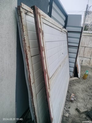 Usa hala metalica, din panou sandwich 