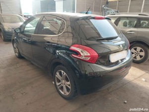 Dezmembrez Peugeot 208 2012 HATCHBACK 1.6 HDI - imagine 3