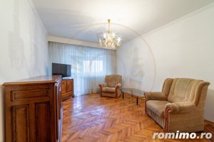 Apartament ultracentral cu 3 camere - vis a vis de Trattoria - imagine 4