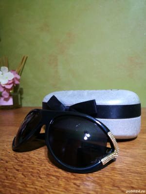 Ochelari soare , dama , marca Valentino , cu toc.