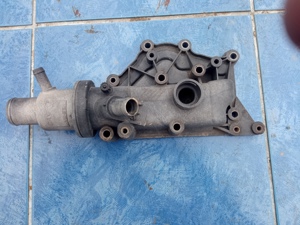 vând carcasă termostat 