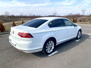 Volkswagen Passat B8 2016 Highline 4Motion Sedan - imagine 4