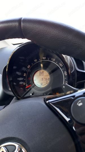 Vand masina impecabila Toyota Aygo 8.200 km rulati  an 2020 - imagine 10