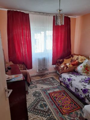 Vând apartament  cu 2 camere, semidecomandat, spațios în localitatea Bârlad, județul Vaslui - imagine 3