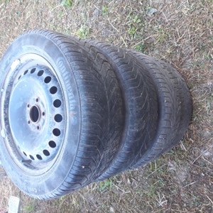 șase cauciucuri plus patru genți 