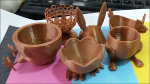 50 martisoare. pandativ 2-4cm -  din plastic - culoare orange, rosu, verde, maro si negru  - imagine 10