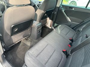 Volkswagen Tiguan - imagine 8
