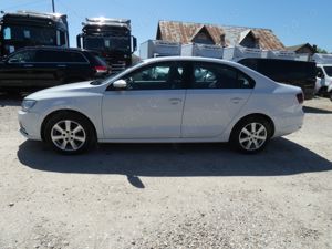 Volkswagen Jetta - imagine 4