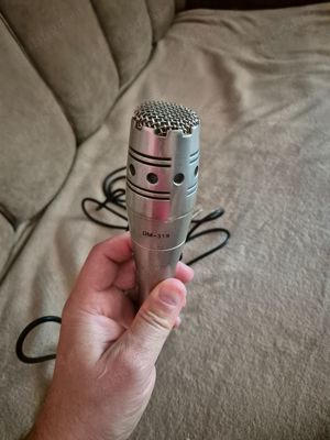 Vand Microphone La Cel Mai Bun Pret De Pe Piata.